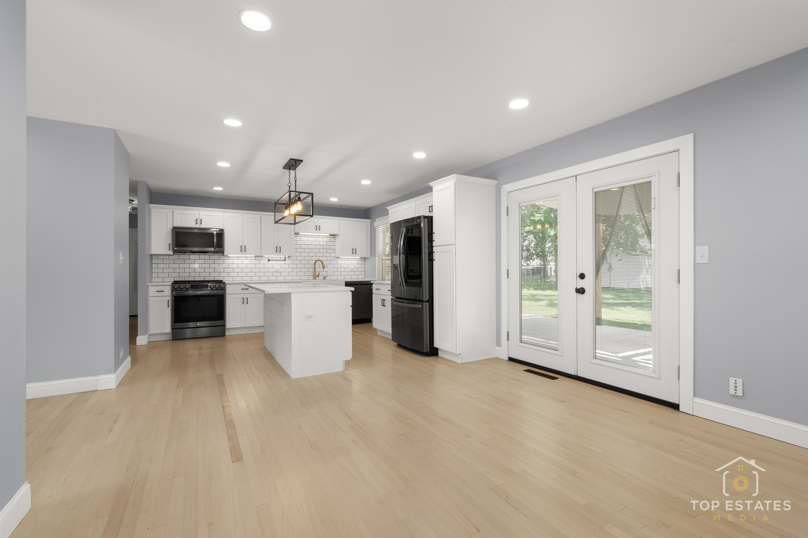 1825 N Kaspar Avenue, Arlington Heights, IL 60004