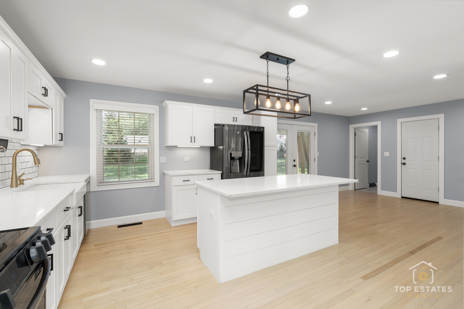 1825 N Kaspar Avenue, Arlington Heights, IL 60004