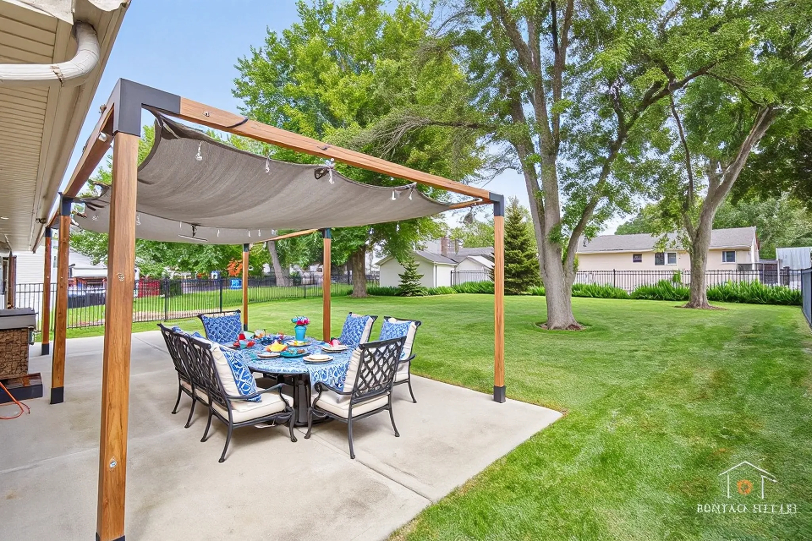 1825 N Kaspar Avenue, Arlington Heights, IL 60004