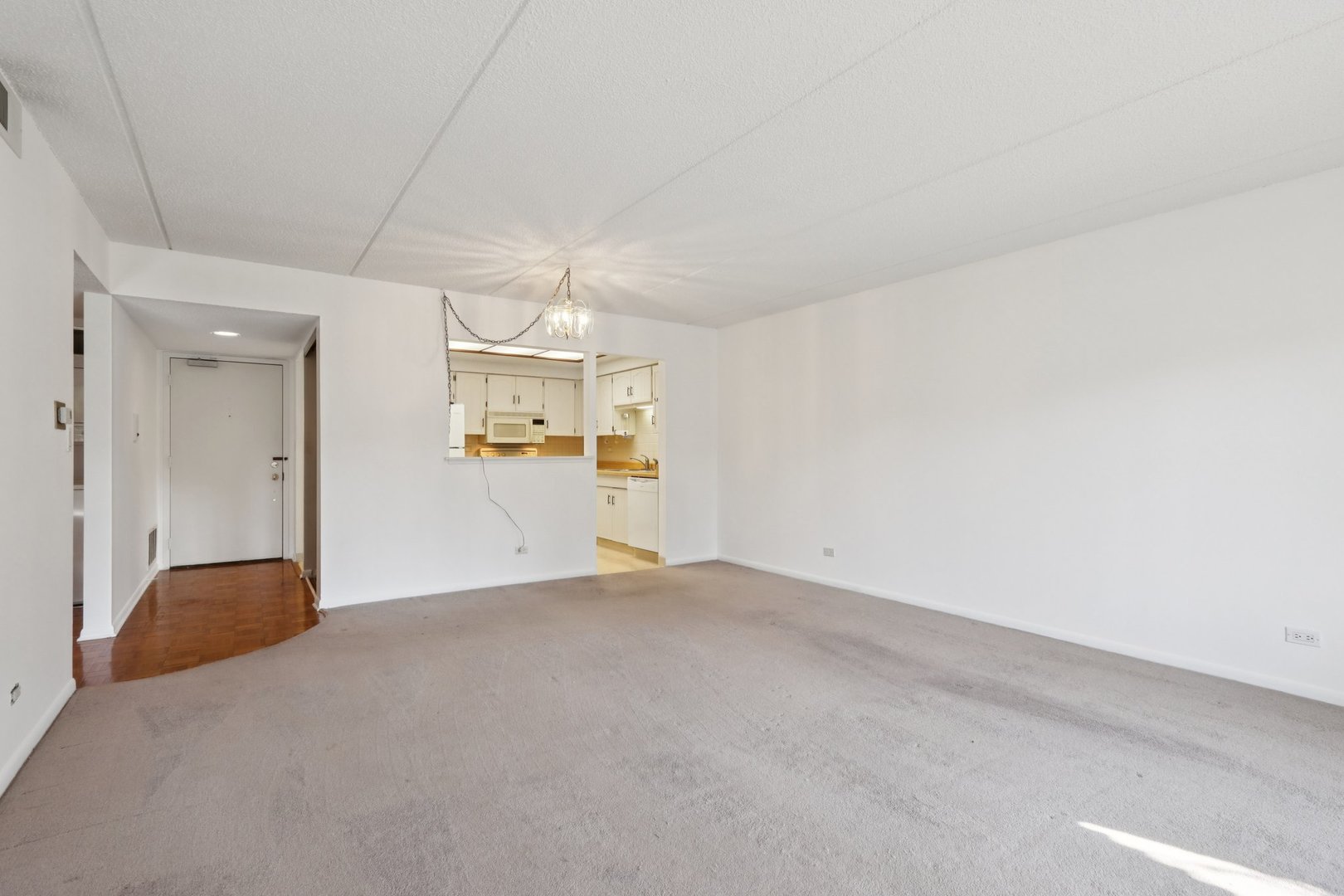 920 Vose Drive #106, Gurnee, IL 60031