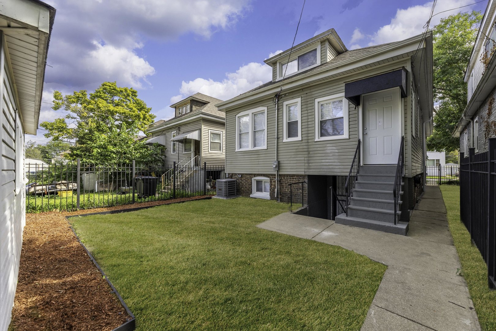 8444 S Essex Avenue, Chicago, IL 60617