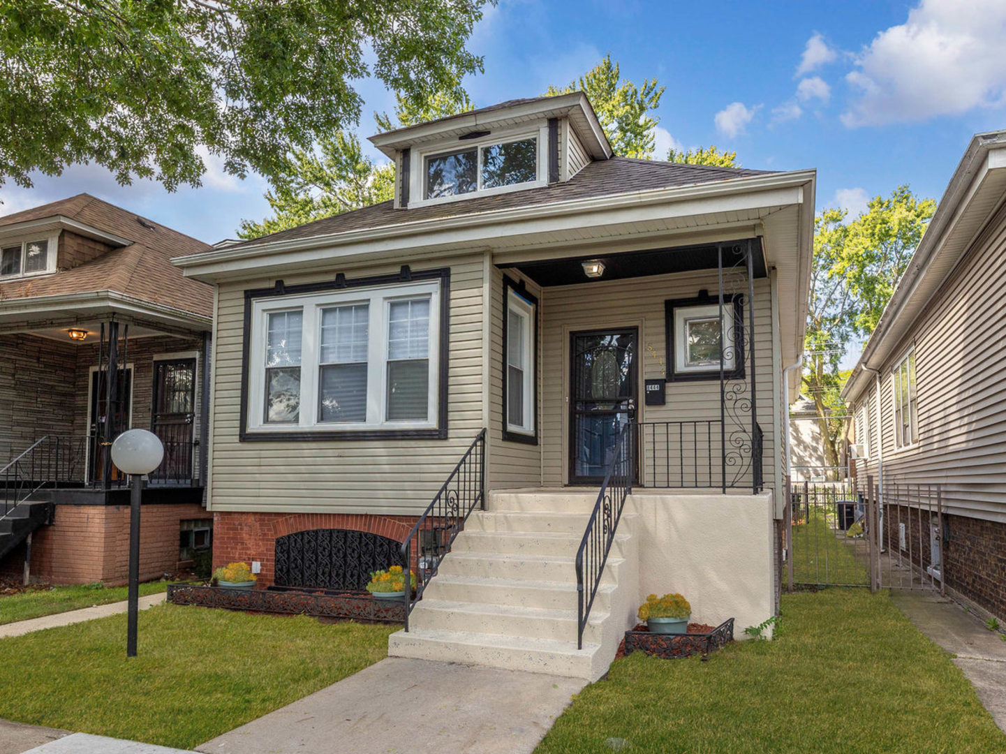 8444 S Essex Avenue, Chicago, IL 60617