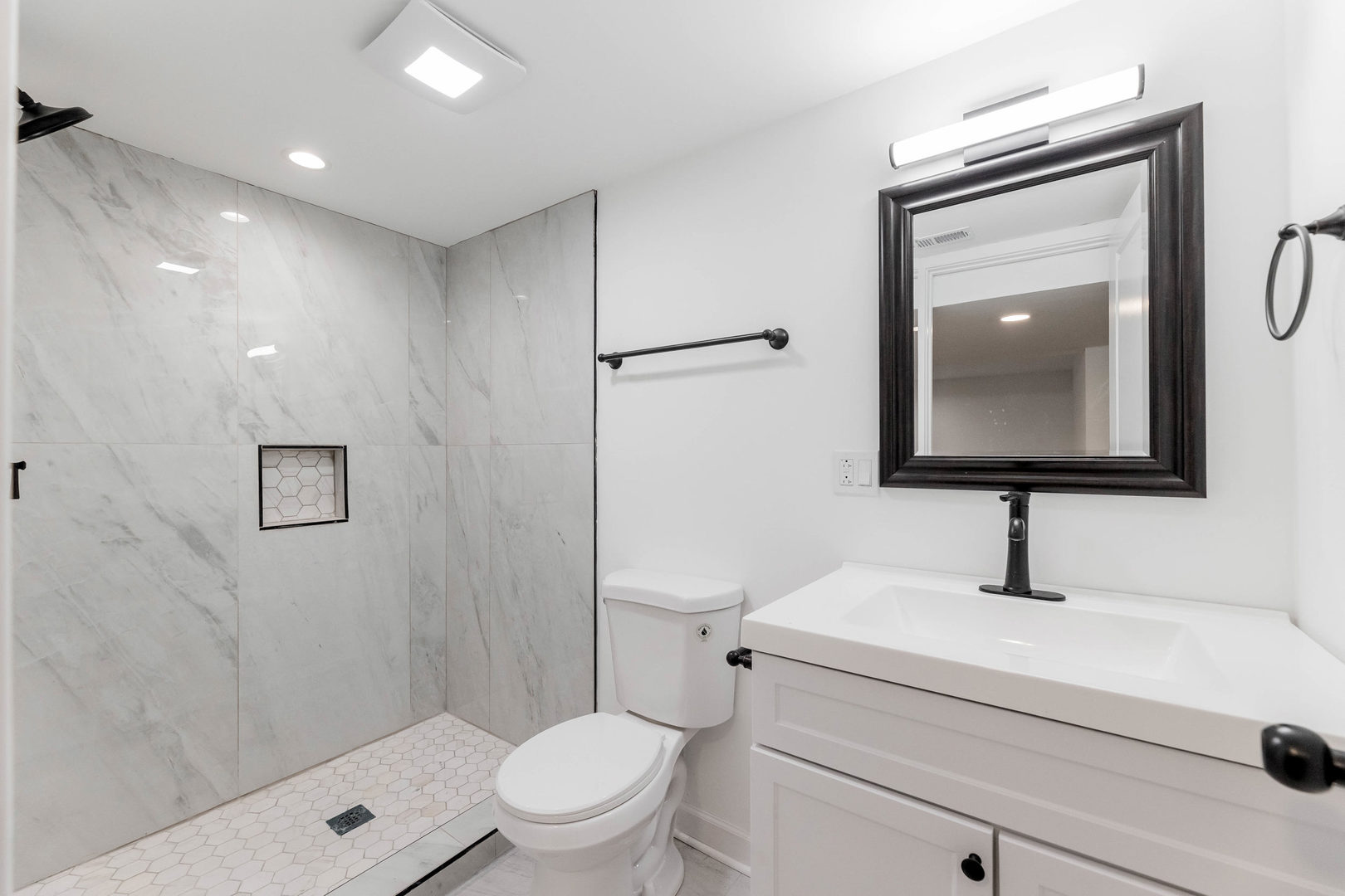 8444 S Essex Avenue, Chicago, IL 60617