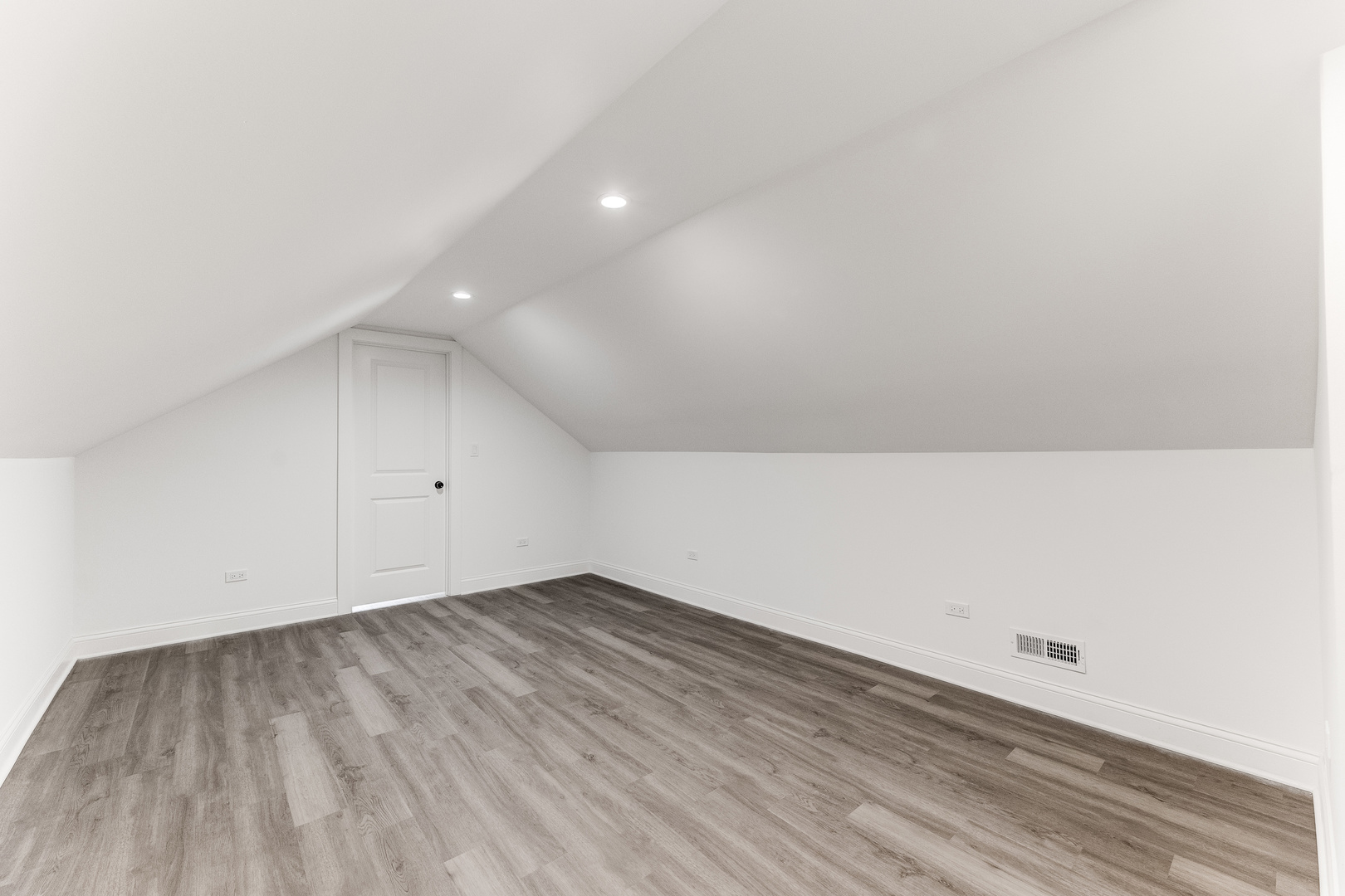 8444 S Essex Avenue, Chicago, IL 60617