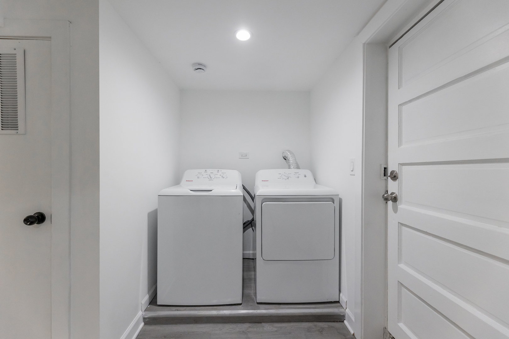 8444 S Essex Avenue, Chicago, IL 60617