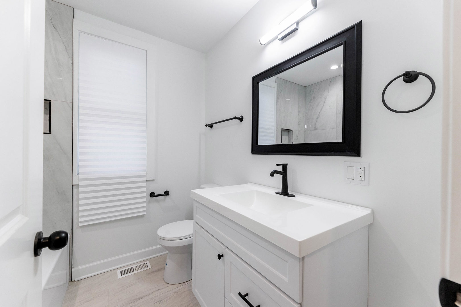 8444 S Essex Avenue, Chicago, IL 60617