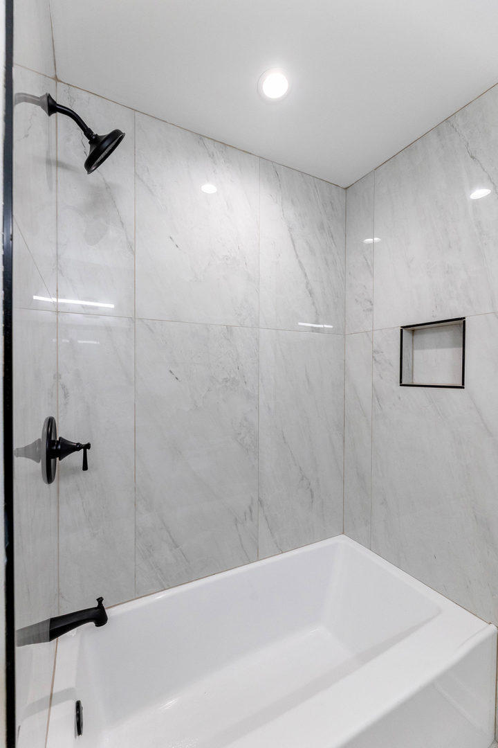 8444 S Essex Avenue, Chicago, IL 60617