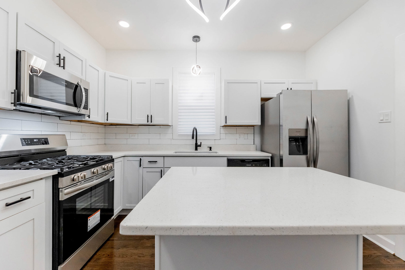 8444 S Essex Avenue, Chicago, IL 60617