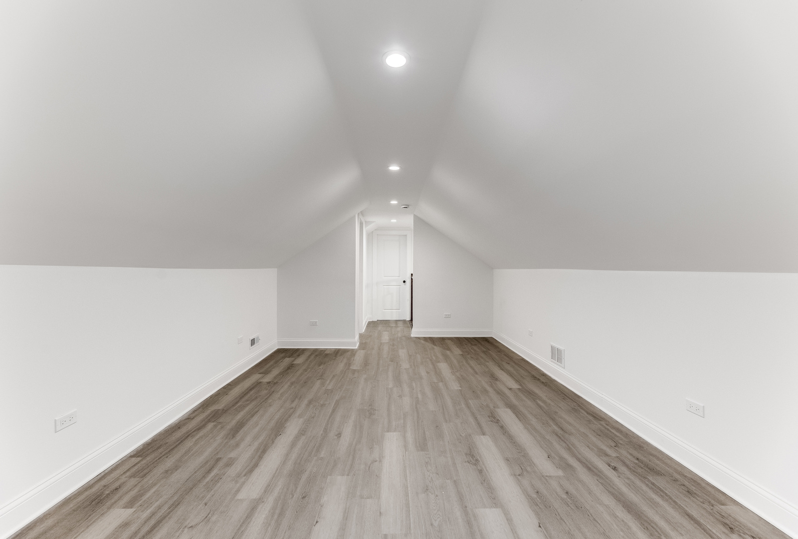 8444 S Essex Avenue, Chicago, IL 60617