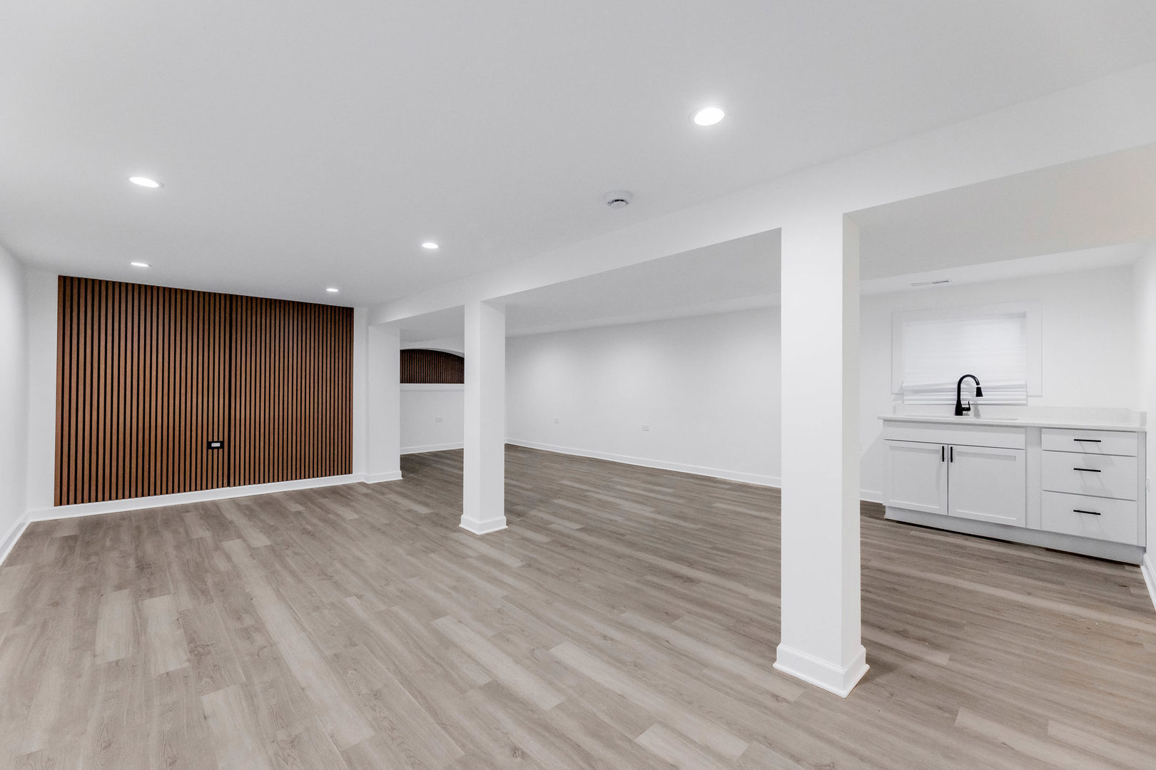 8444 S Essex Avenue, Chicago, IL 60617