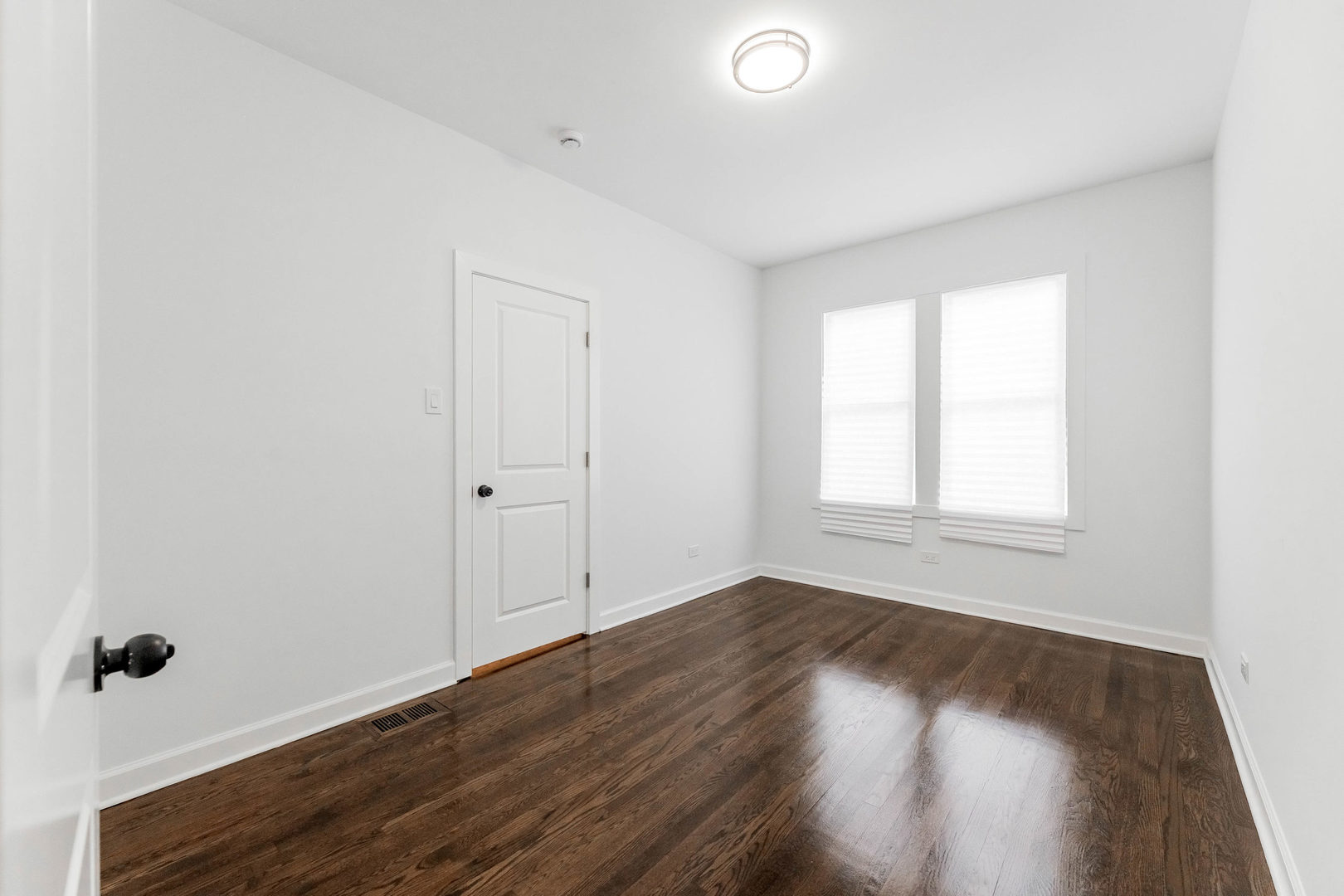 8444 S Essex Avenue, Chicago, IL 60617