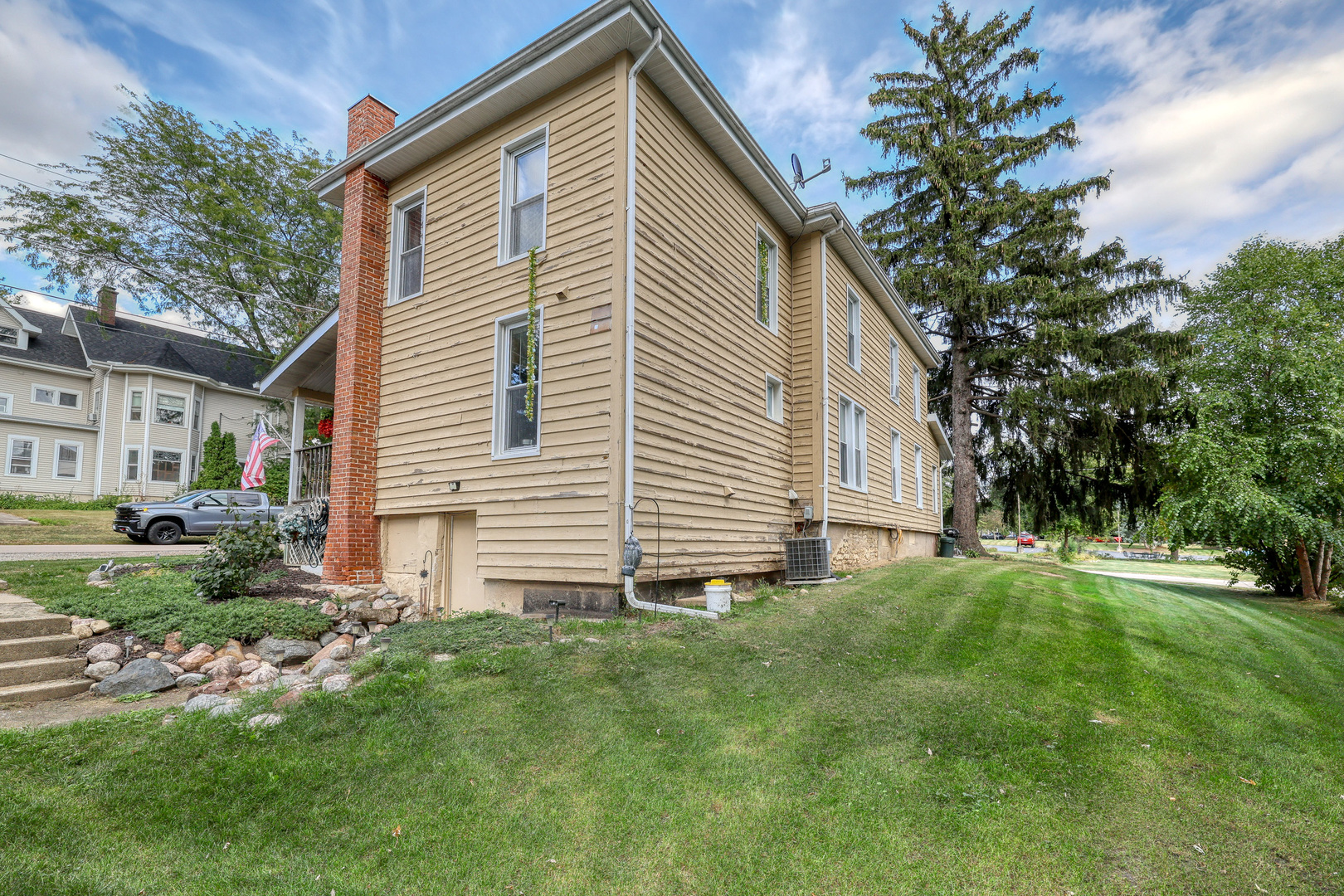 205 W Pierce Street, Elburn, IL 60119