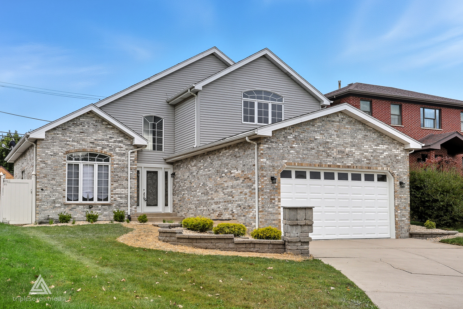 9704 W SHORE Drive, Oak Lawn, IL 60453
