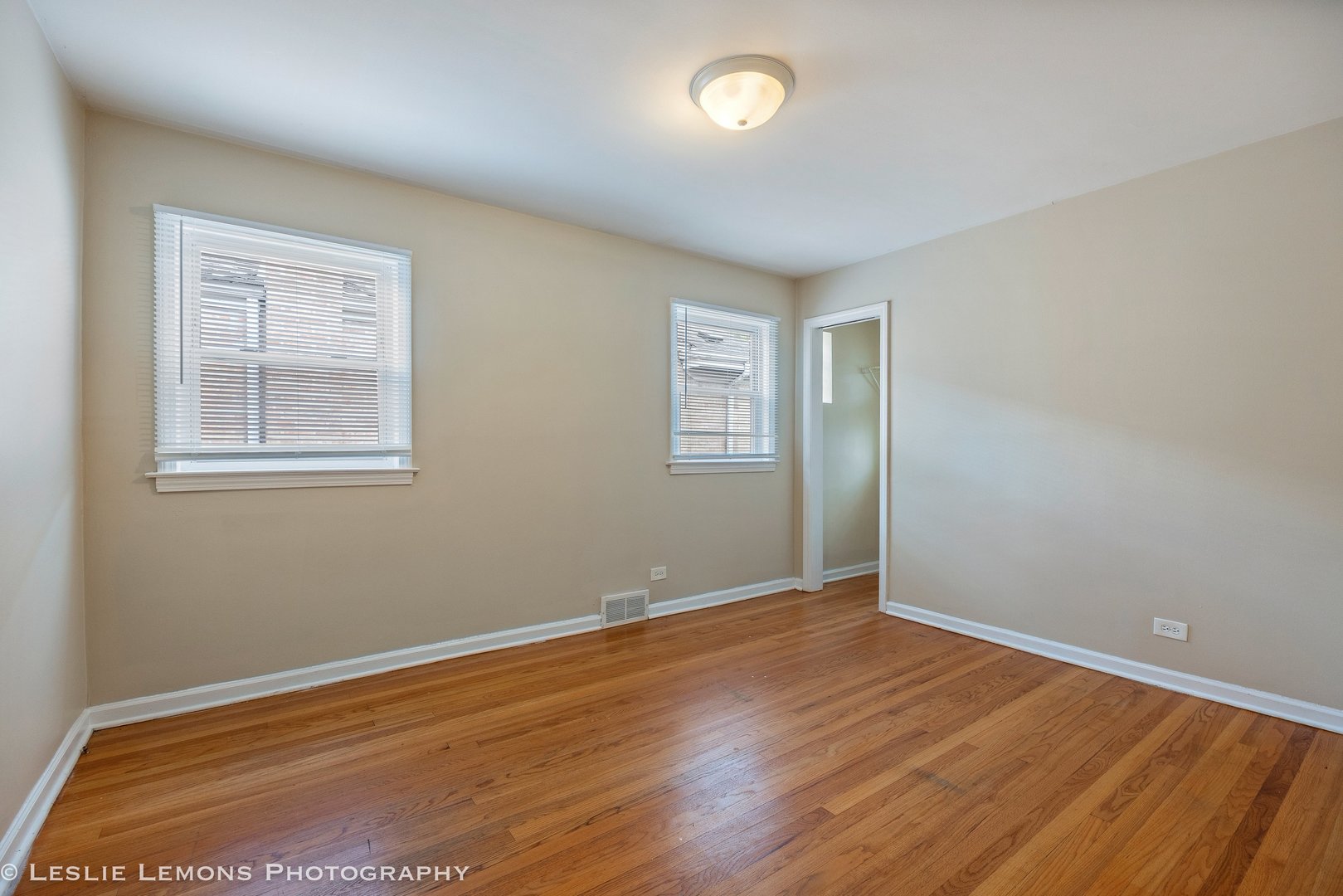 5112 S Nashville Avenue, Chicago, IL 60638