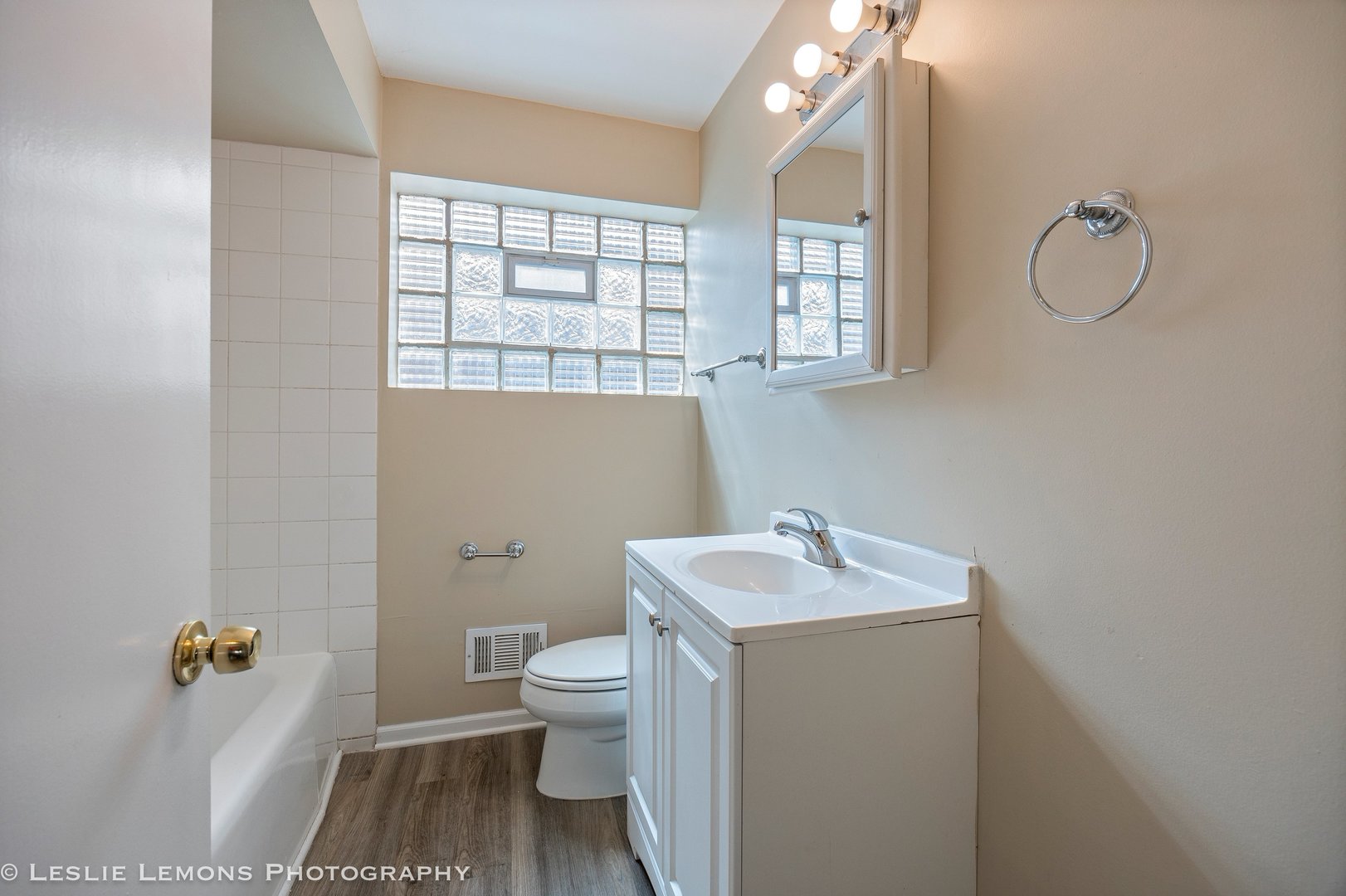 5112 S Nashville Avenue, Chicago, IL 60638