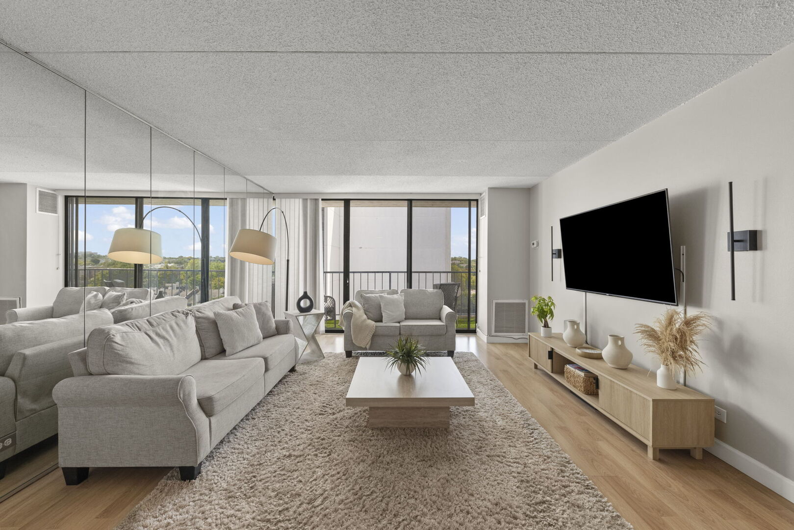 2005 S Finley Road #901, Lombard, IL 60148