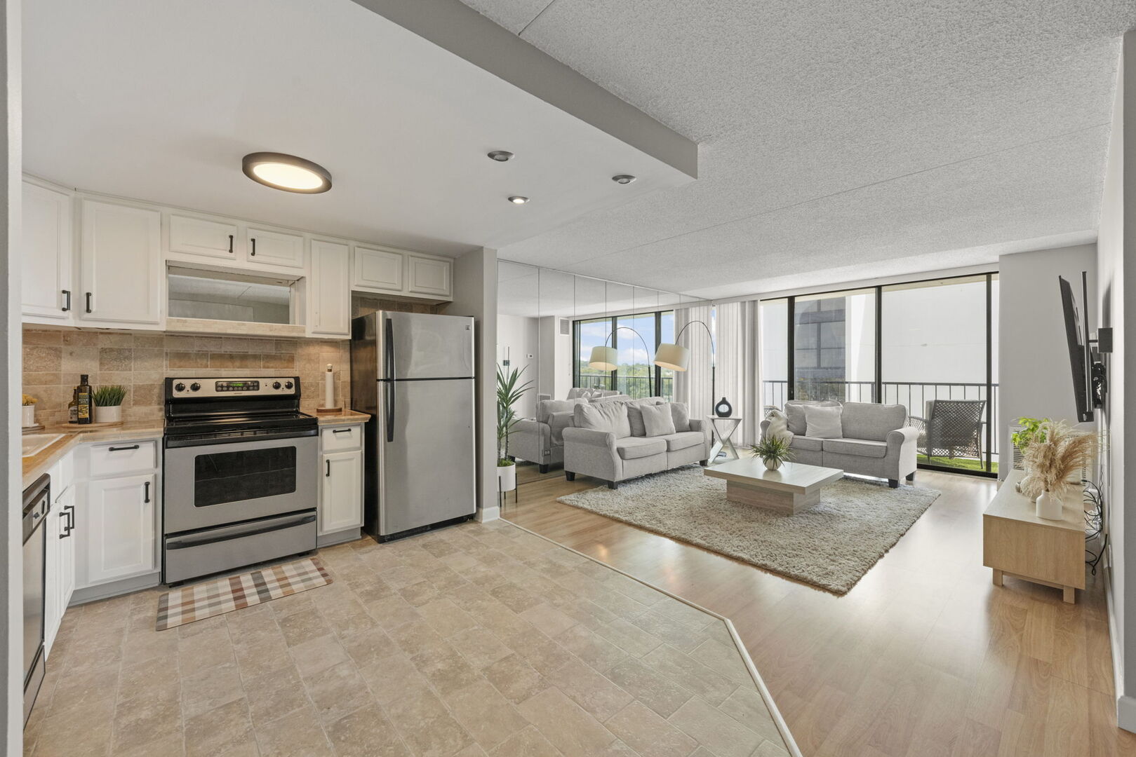 2005 S Finley Road #901, Lombard, IL 60148