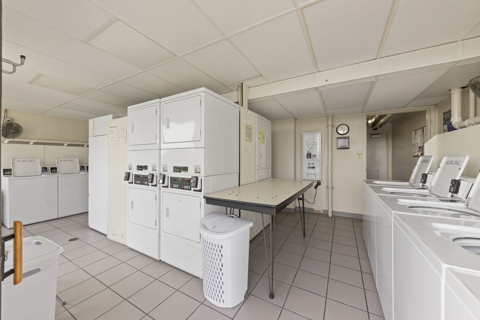 2005 S Finley Road #901, Lombard, IL 60148