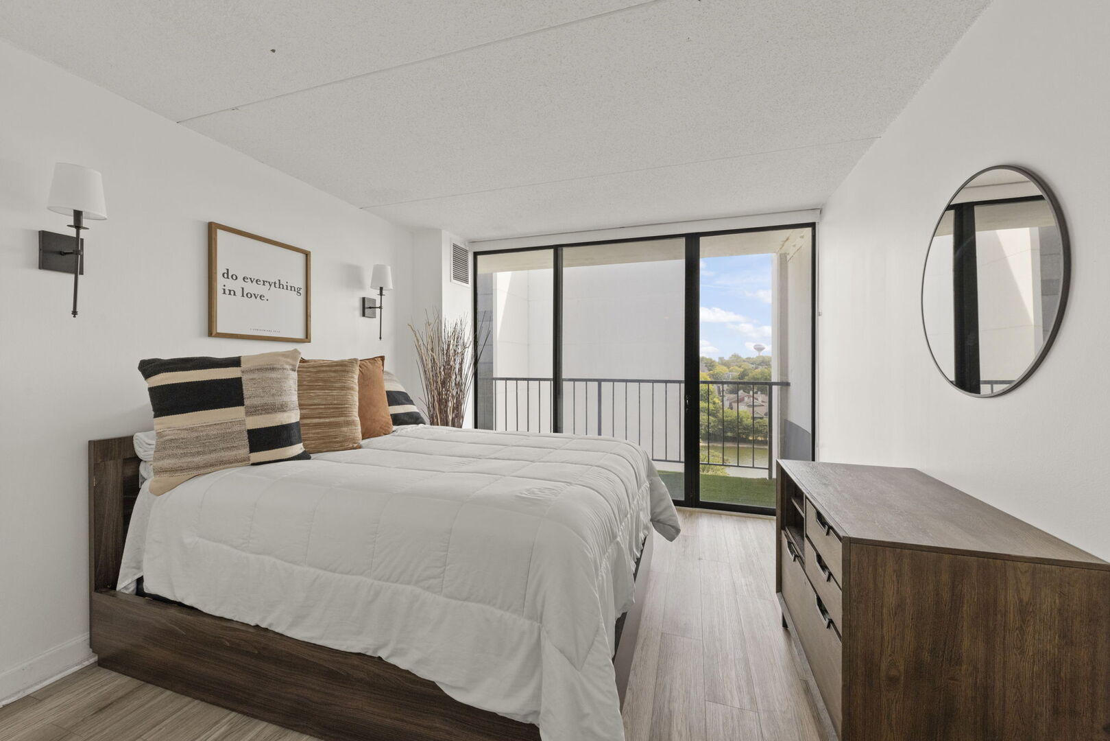 2005 S Finley Road #901, Lombard, IL 60148