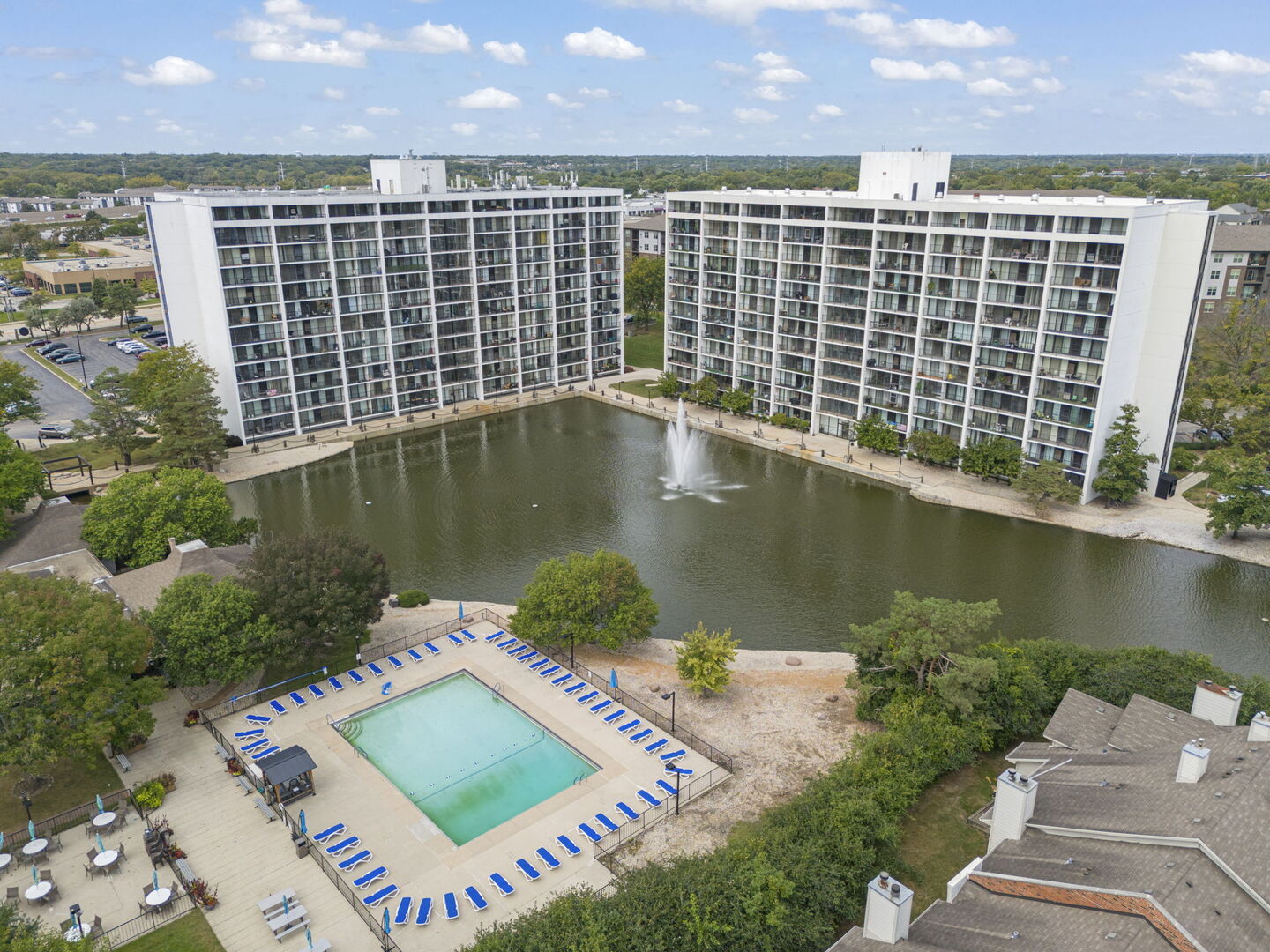 2005 S Finley Road #901, Lombard, IL 60148