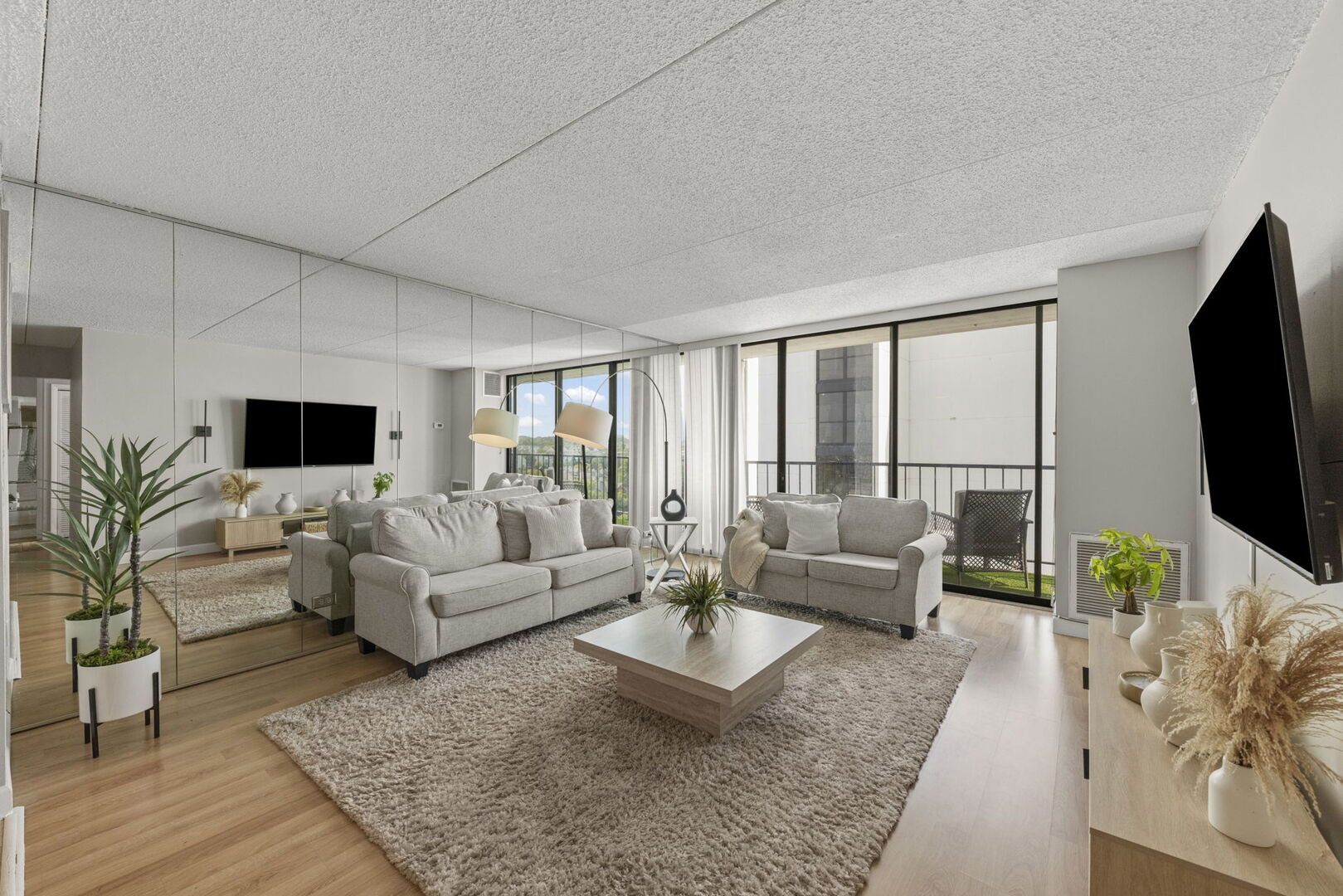 2005 S Finley Road #901, Lombard, IL 60148