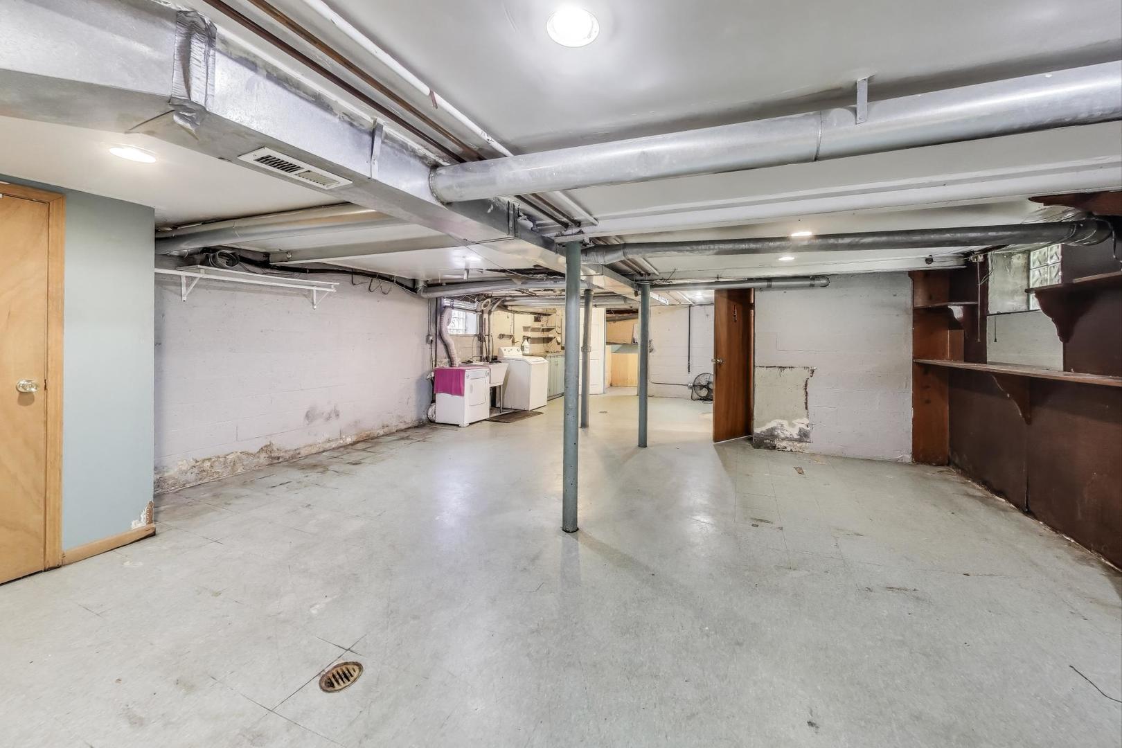 5636 W Augusta Boulevard, Chicago, IL 60651