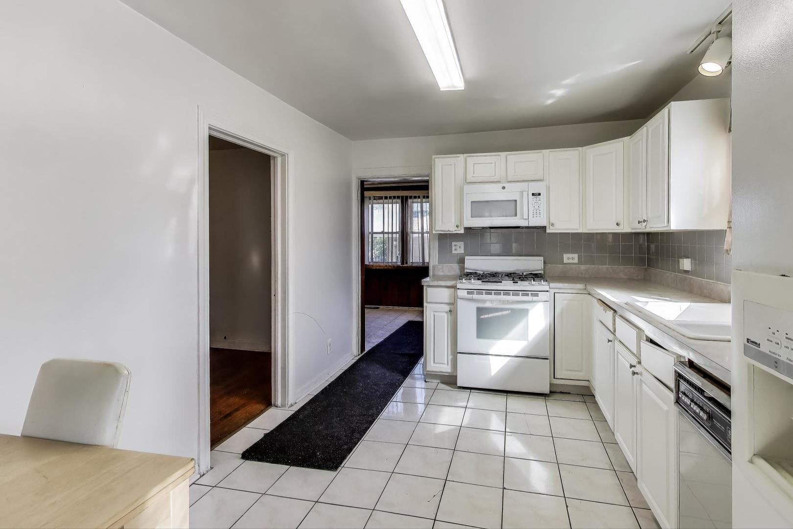 5636 W Augusta Boulevard, Chicago, IL 60651