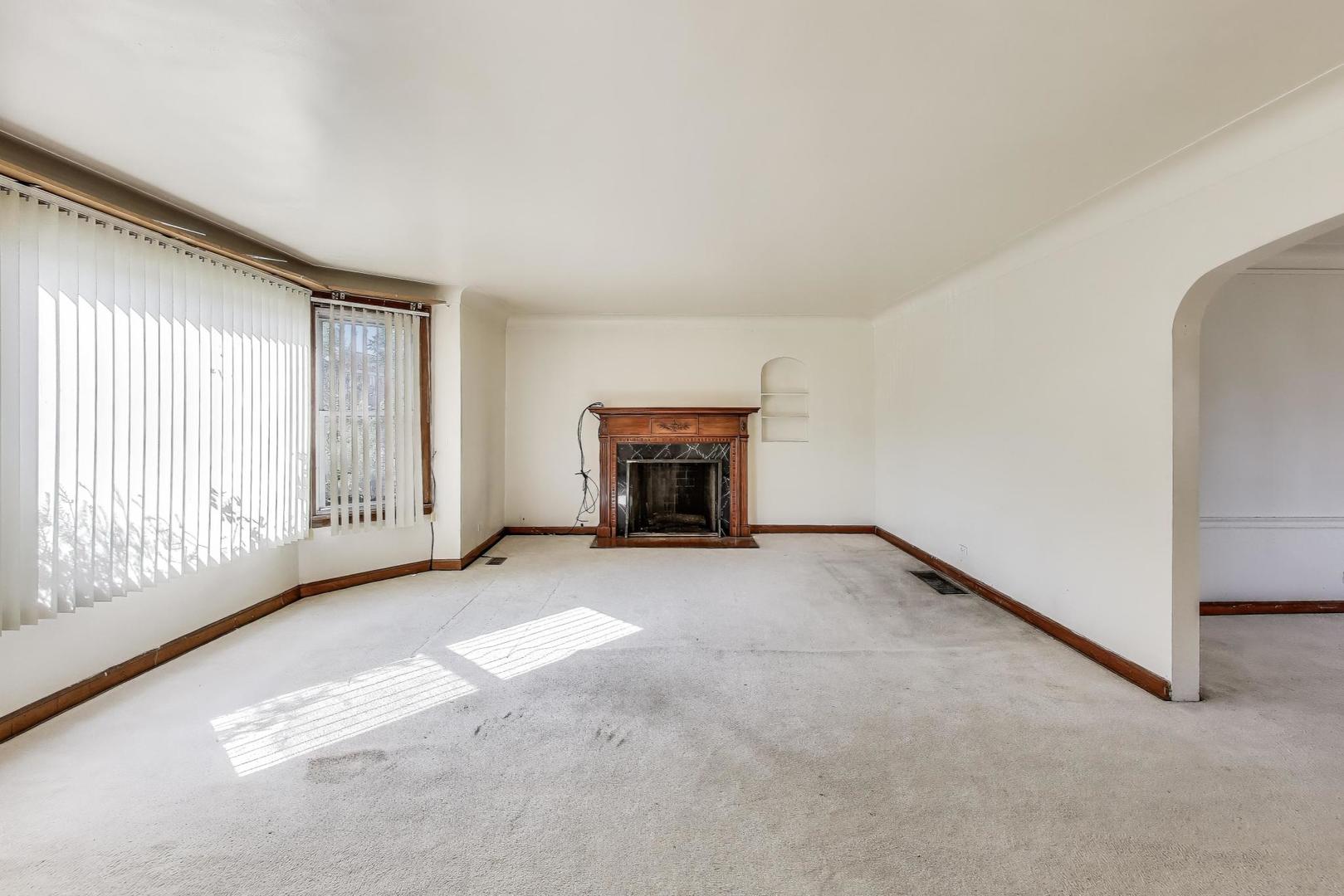 5636 W Augusta Boulevard, Chicago, IL 60651