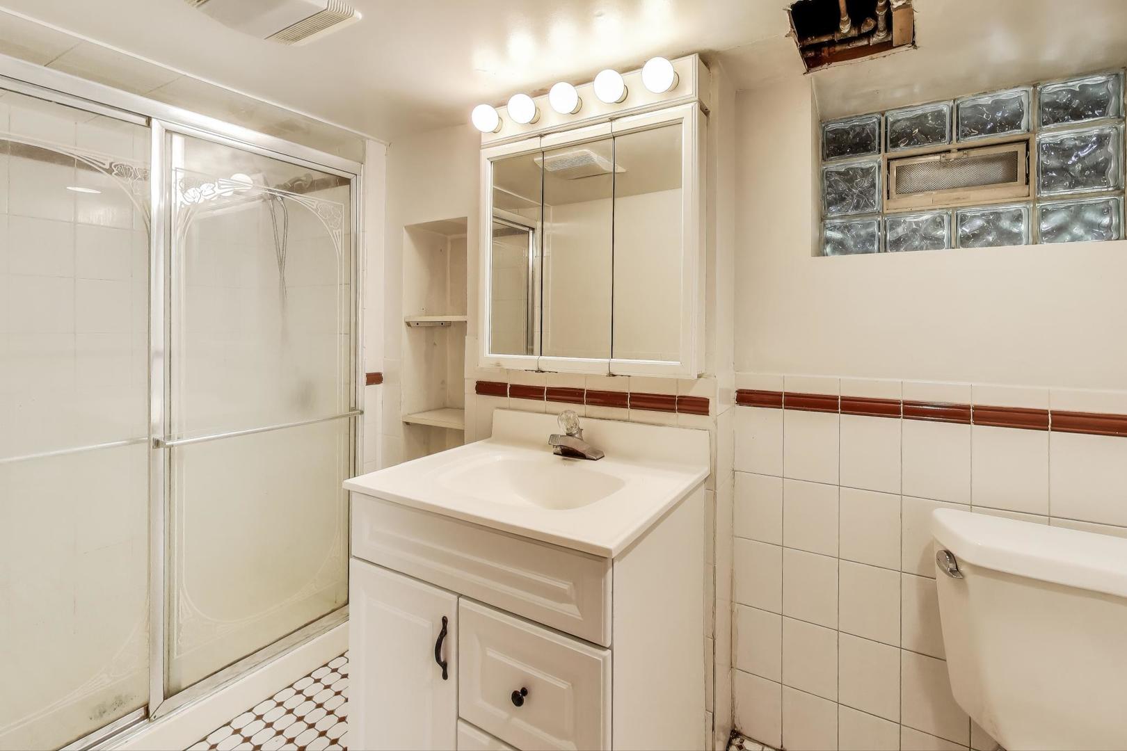 5636 W Augusta Boulevard, Chicago, IL 60651