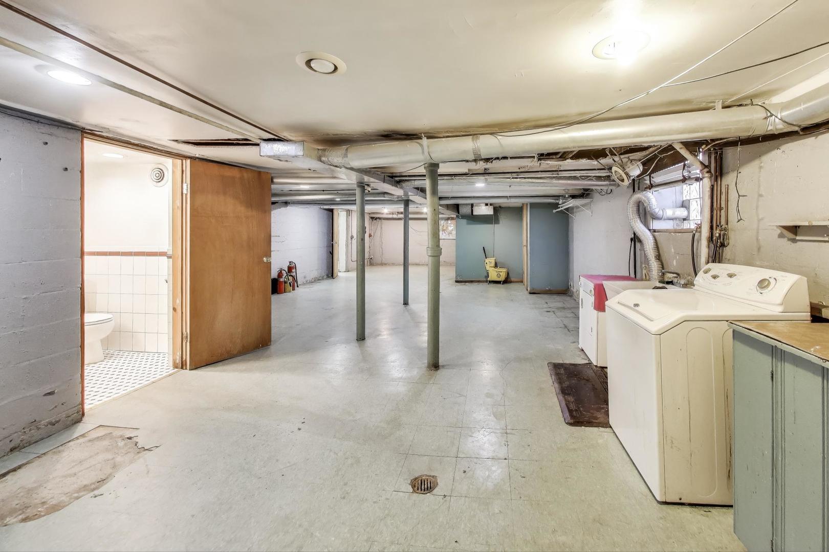 5636 W Augusta Boulevard, Chicago, IL 60651