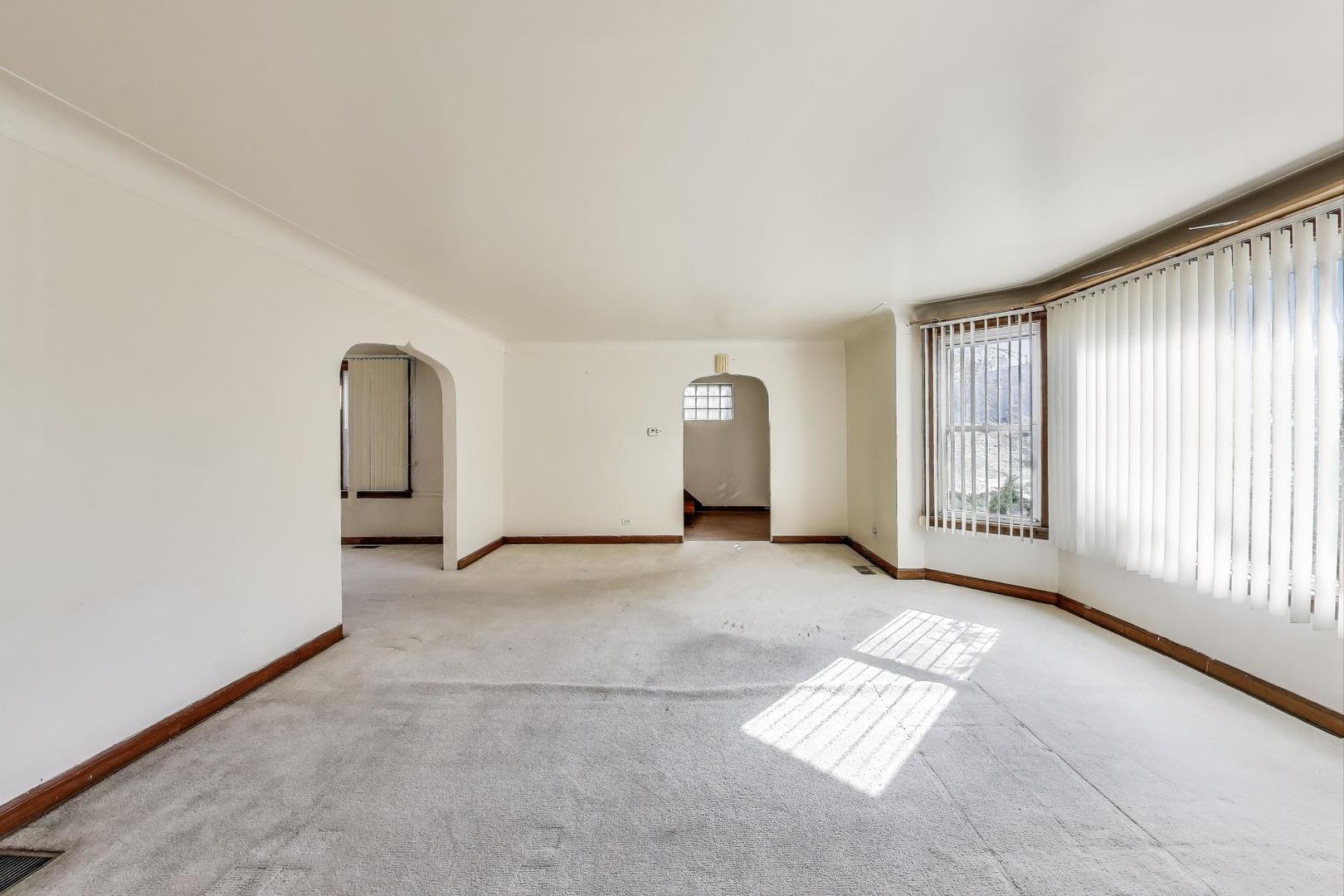 5636 W Augusta Boulevard, Chicago, IL 60651