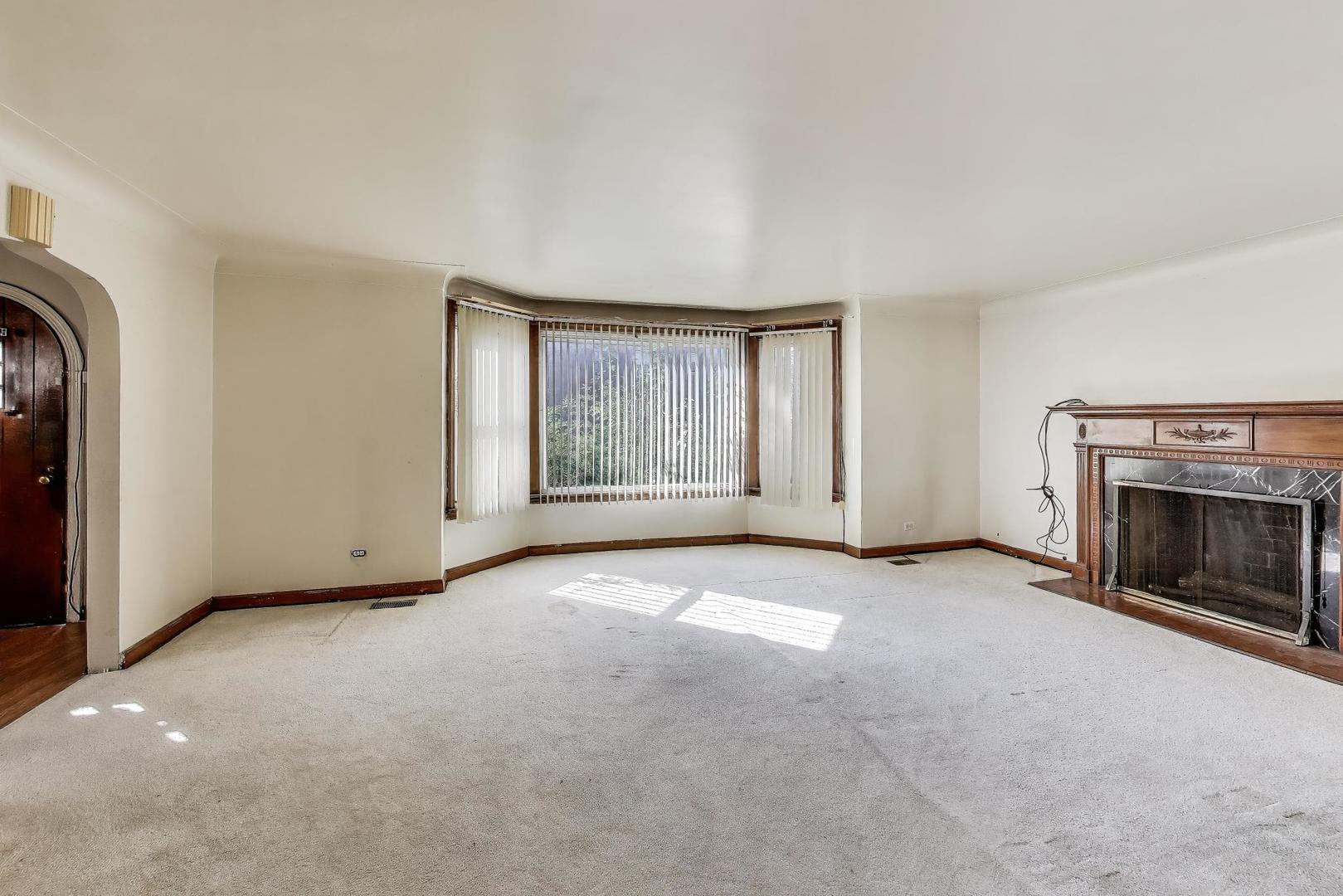 5636 W Augusta Boulevard, Chicago, IL 60651