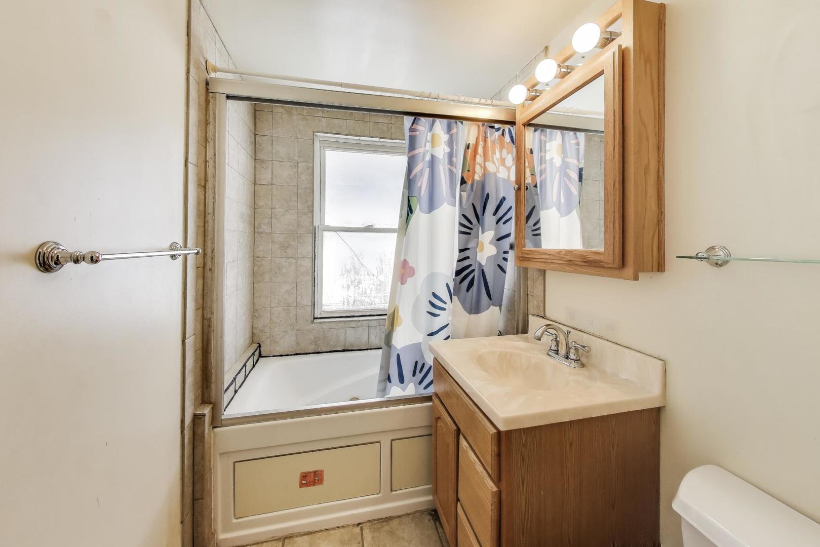 5636 W Augusta Boulevard, Chicago, IL 60651