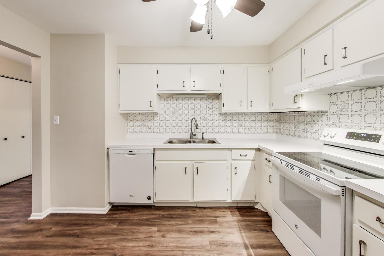 1200 W Northwest Highway #308, Mount Prospect, IL 60056