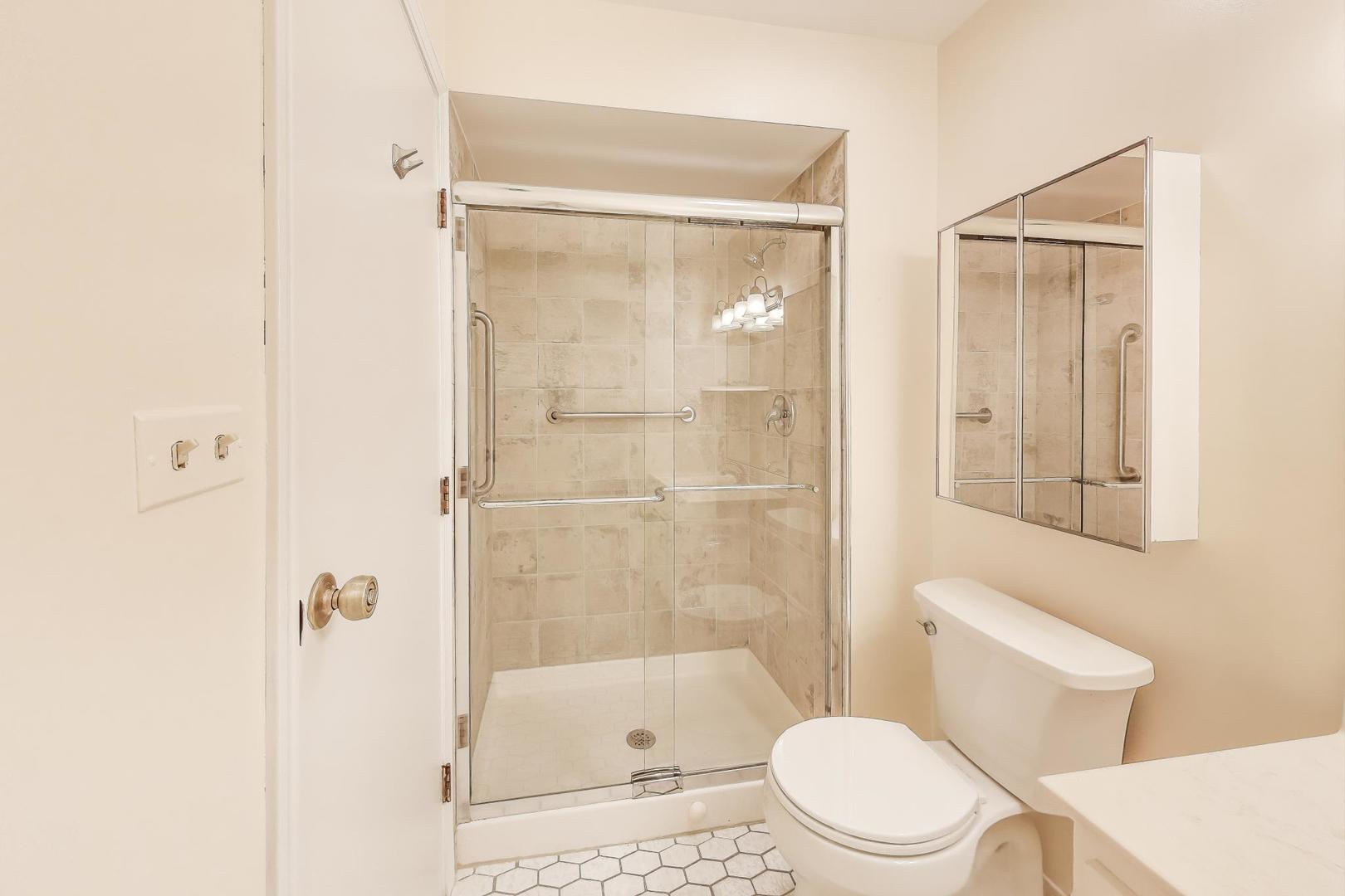 1200 W Northwest Highway #308, Mount Prospect, IL 60056