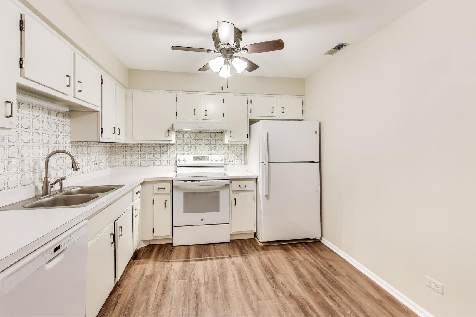 1200 W Northwest Highway #308, Mount Prospect, IL 60056