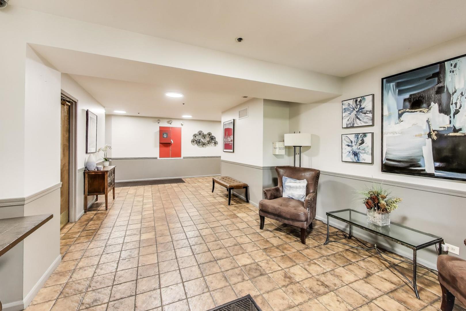1200 W Northwest Highway #308, Mount Prospect, IL 60056