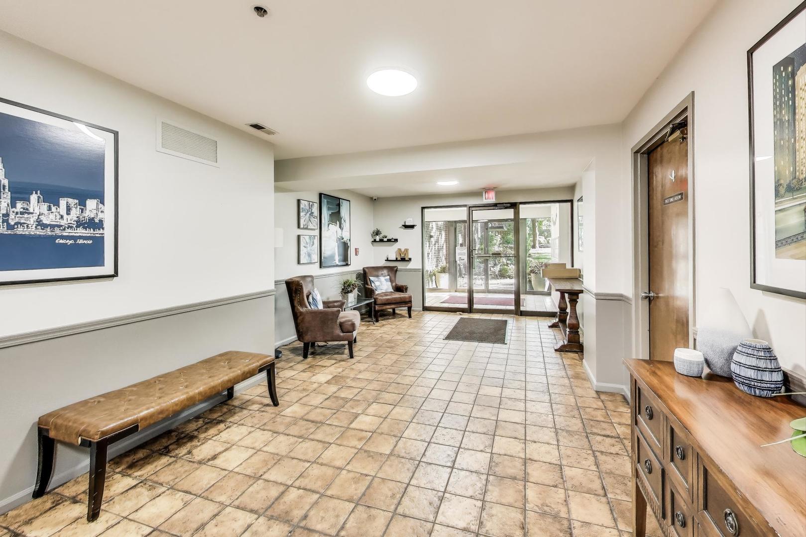 1200 W Northwest Highway #308, Mount Prospect, IL 60056