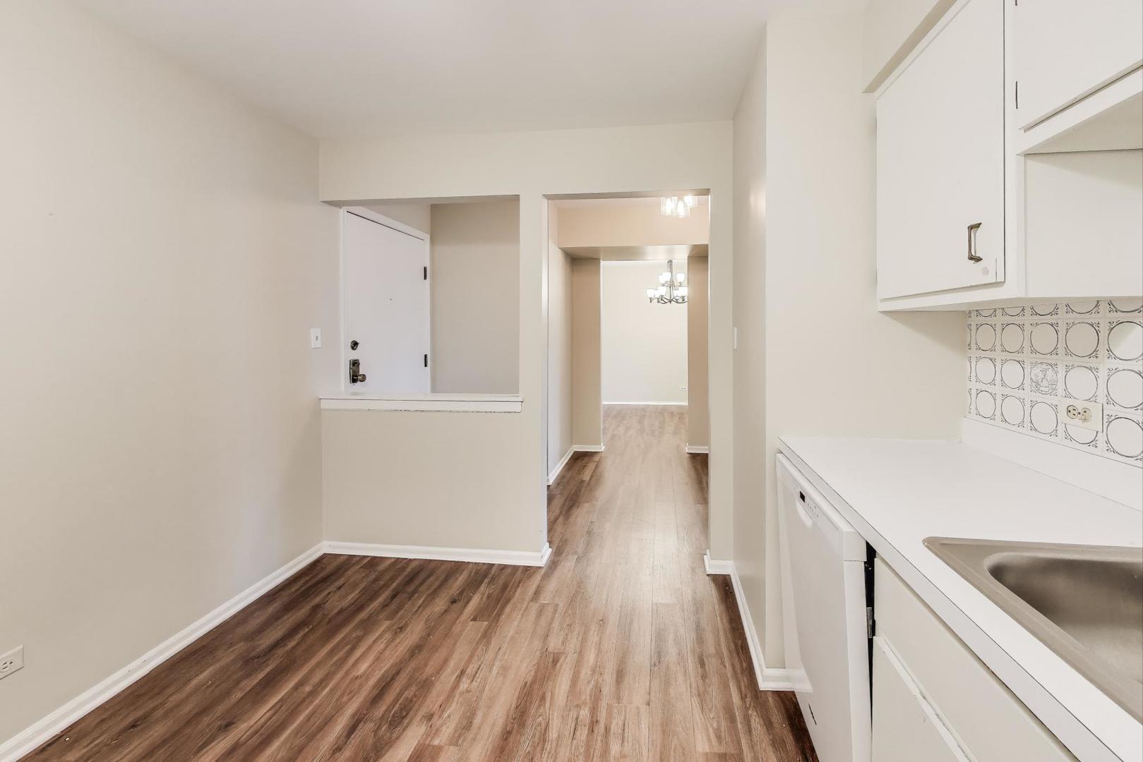 1200 W Northwest Highway #308, Mount Prospect, IL 60056