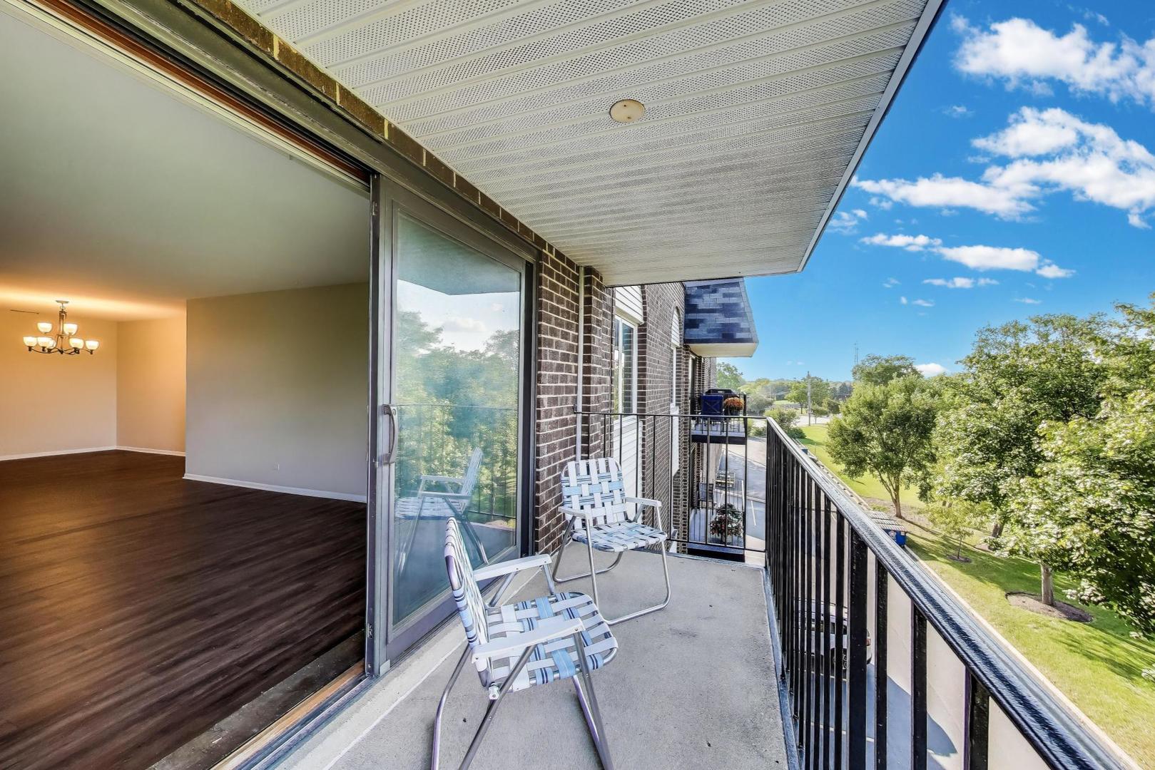 1200 W Northwest Highway #308, Mount Prospect, IL 60056