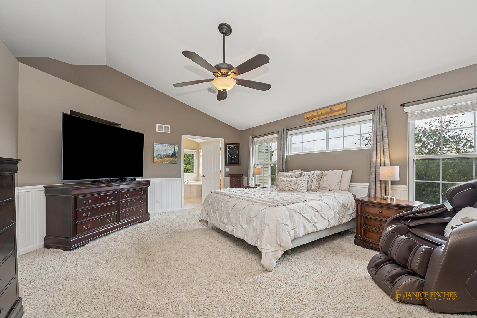 1847 Natures Court, Lindenhurst, IL 60046