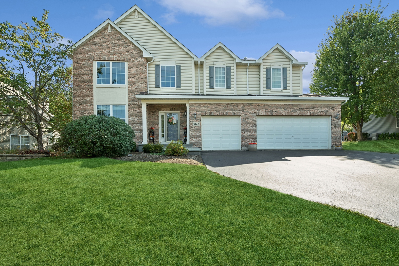 1847 Natures Court, Lindenhurst, IL 60046