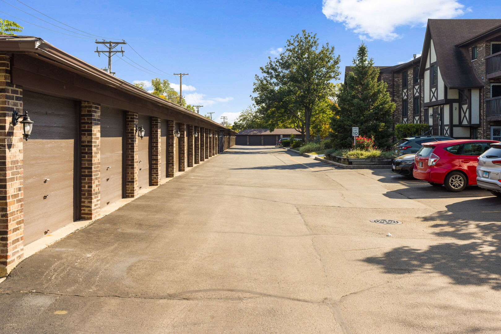 527 Cumnor Road #107, Westmont, IL 60559