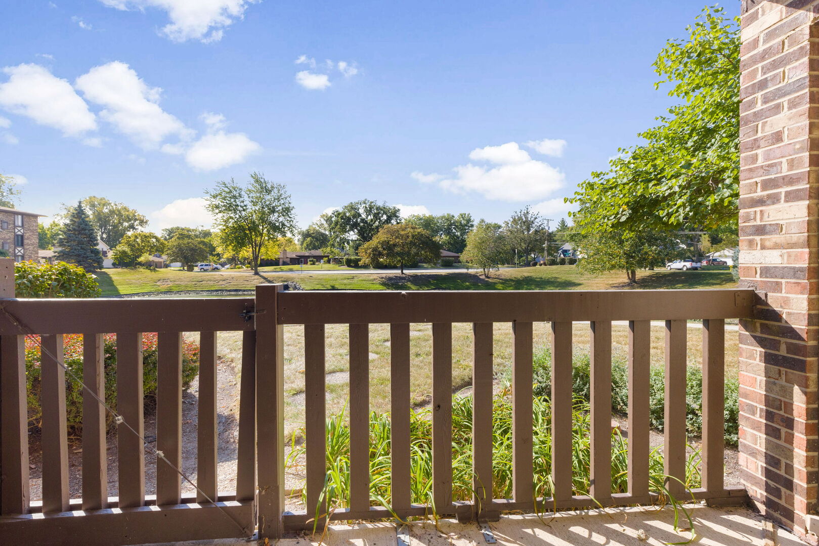 527 Cumnor Road #107, Westmont, IL 60559