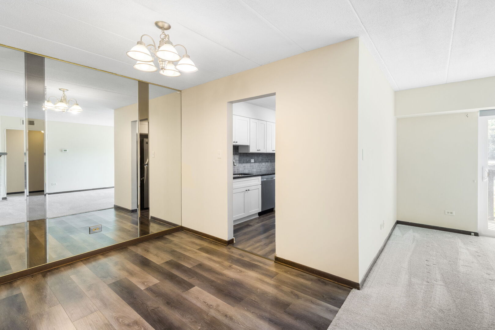 527 Cumnor Road #107, Westmont, IL 60559