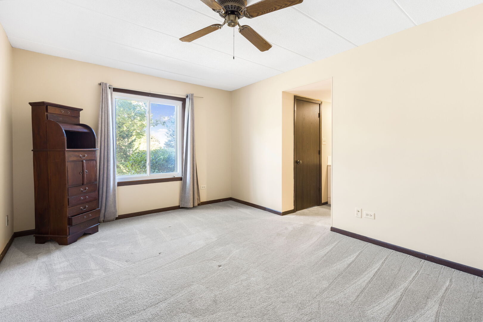 527 Cumnor Road #107, Westmont, IL 60559