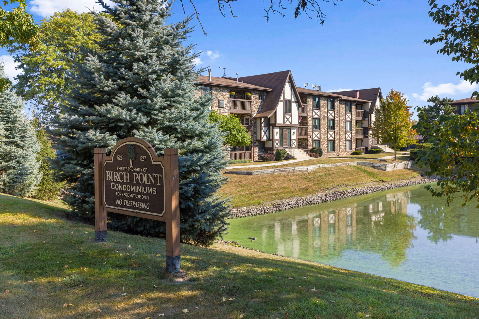 527 Cumnor Road #107, Westmont, IL 60559