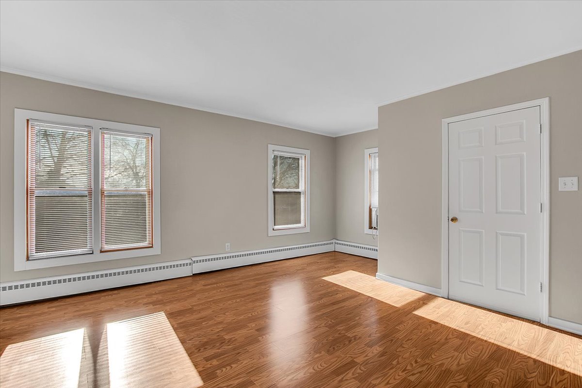 17 S 4th Avenue #B, St. Charles, IL 60174