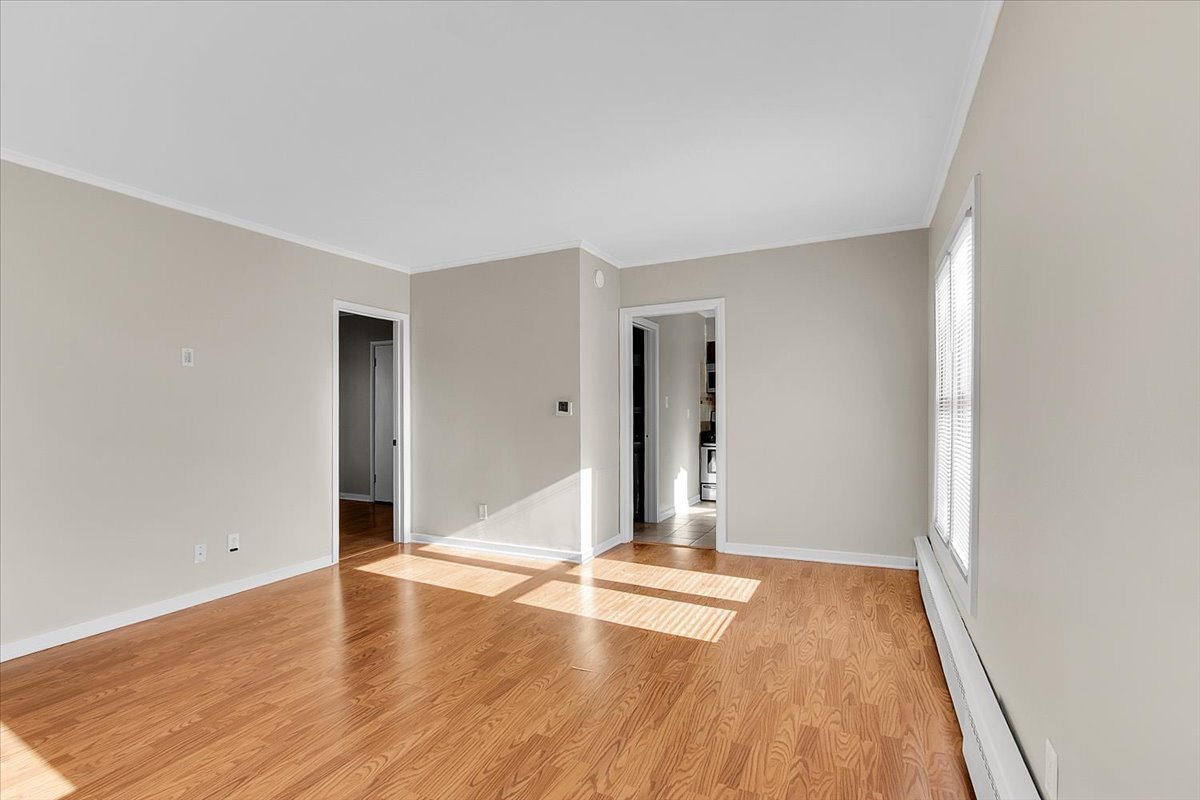 17 S 4th Avenue #B, St. Charles, IL 60174