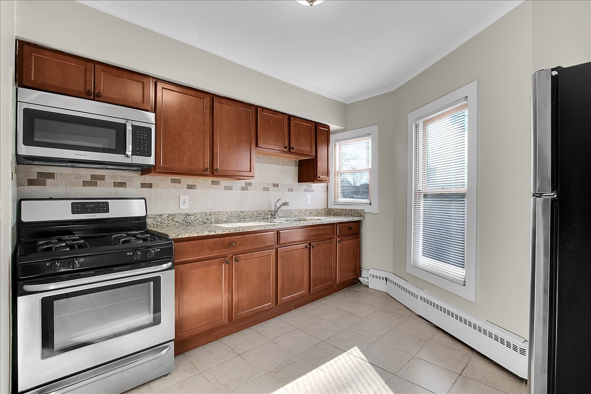 17 S 4th Avenue #B, St. Charles, IL 60174